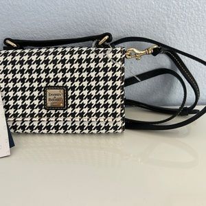 Authentic Dooney & Bourke Crossbody